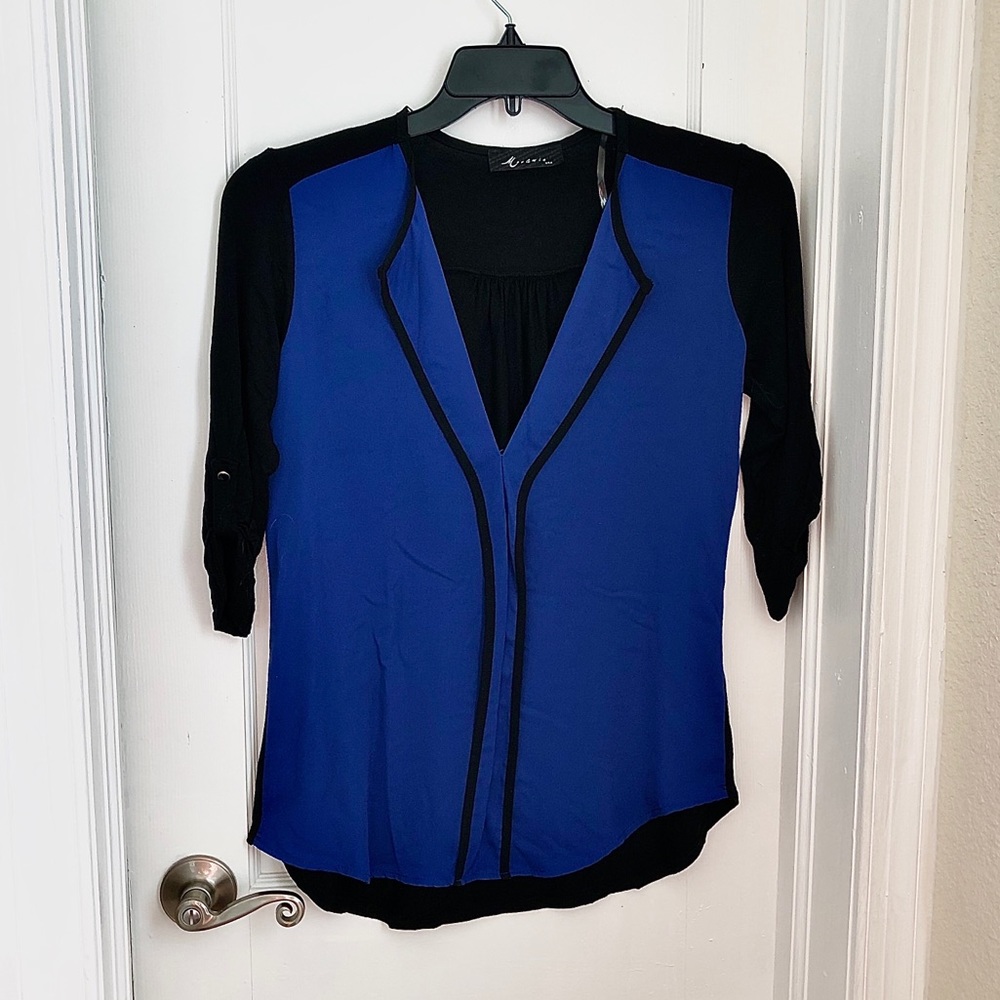 👗 Monamie black & blue high-low blouse